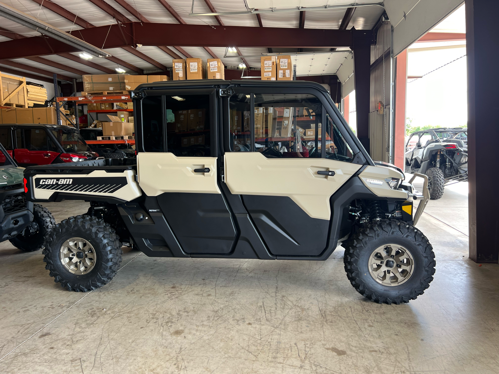 2025 Can-Am Defender MAX Limited in Oklahoma City, Oklahoma - Photo 2