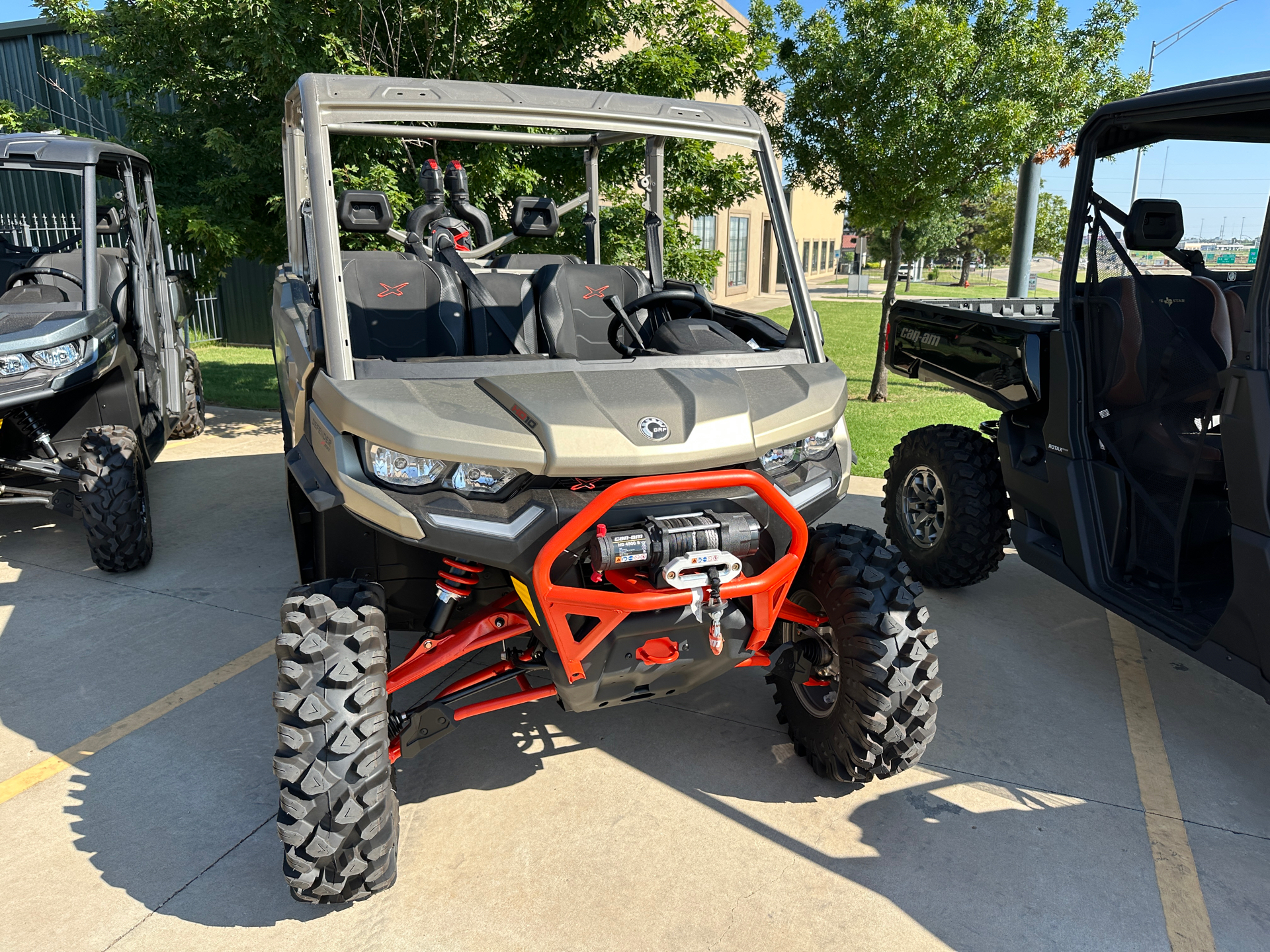 2023 Can-Am Defender MAX X MR With Half Doors HD10 in Oklahoma City, Oklahoma - Photo 2