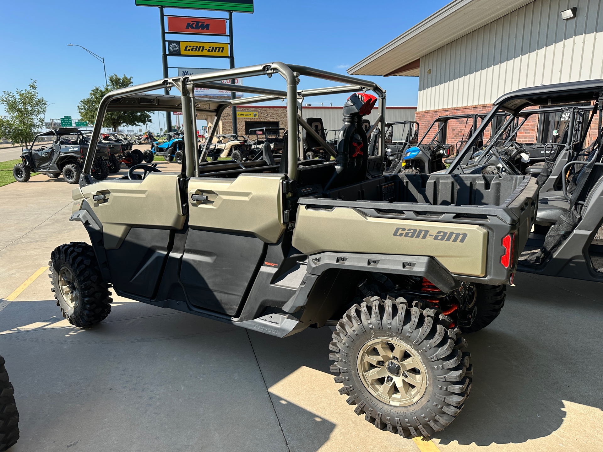 2023 Can-Am Defender MAX X MR With Half Doors HD10 in Oklahoma City, Oklahoma - Photo 4
