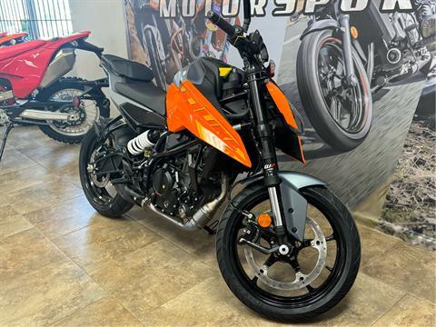 2024 KTM 250 Duke in Oklahoma City, Oklahoma - Photo 2