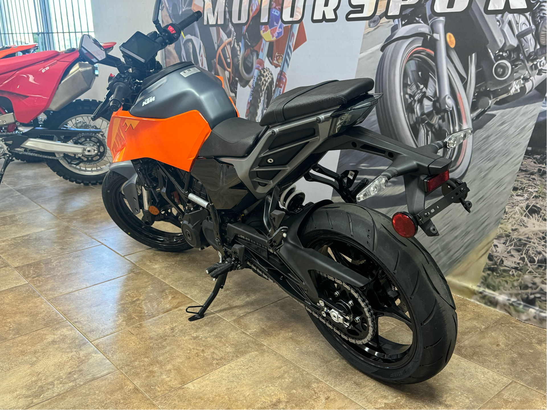 2024 KTM 250 Duke in Oklahoma City, Oklahoma - Photo 6