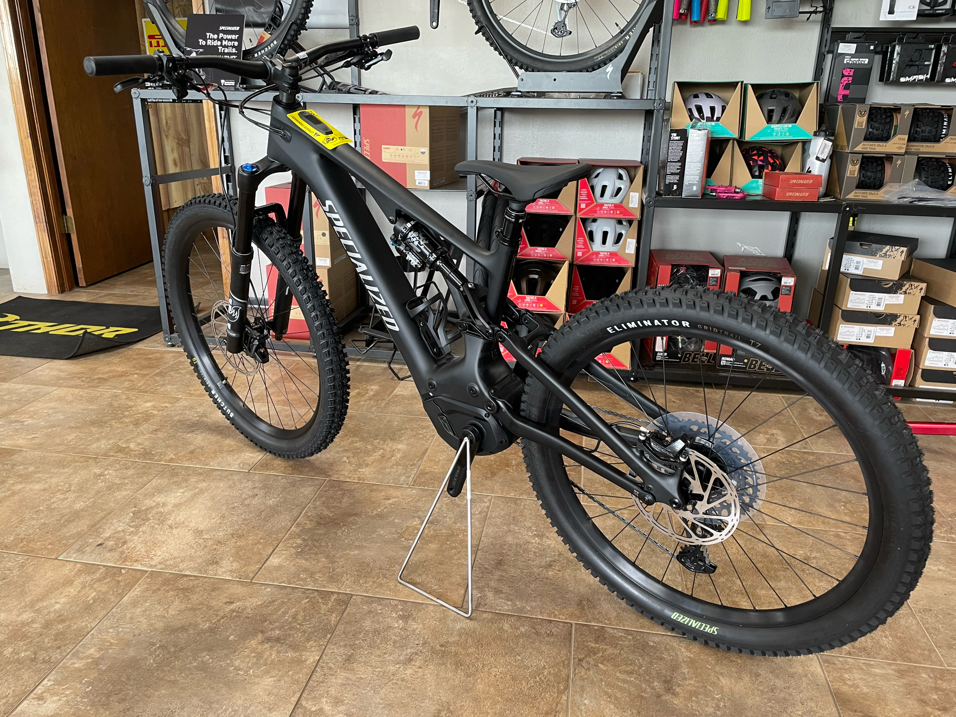 2022 Specialized Bicycles Levo Comp Carbon S4 in Oklahoma City, Oklahoma - Photo 2