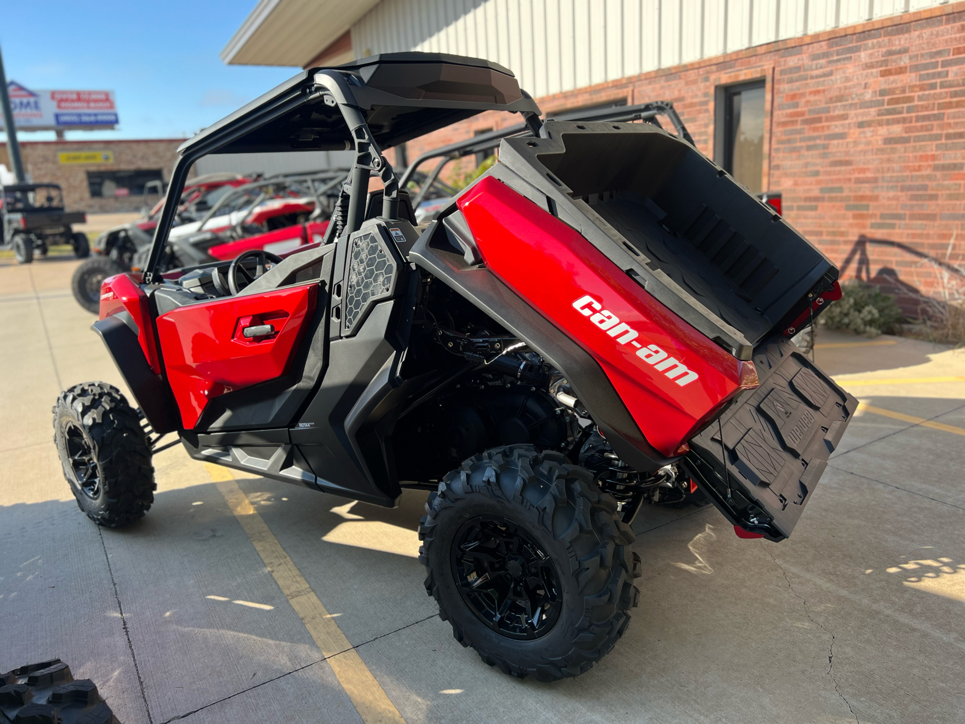 2025 Can-Am Commander XT 700 in Oklahoma City, Oklahoma - Photo 6