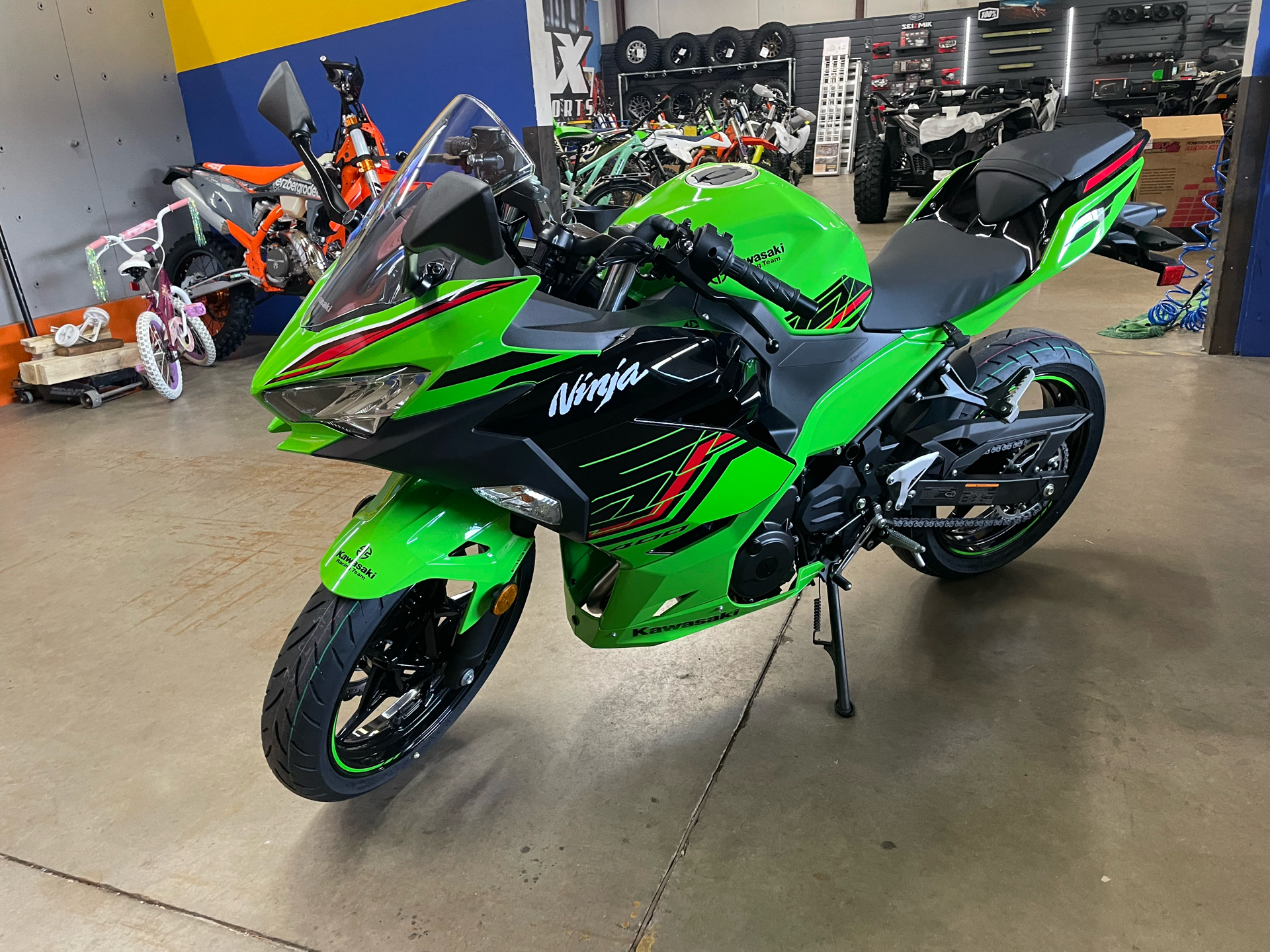 2023 Kawasaki Ninja 400 ABS KRT Edition in Oklahoma City, Oklahoma - Photo 6
