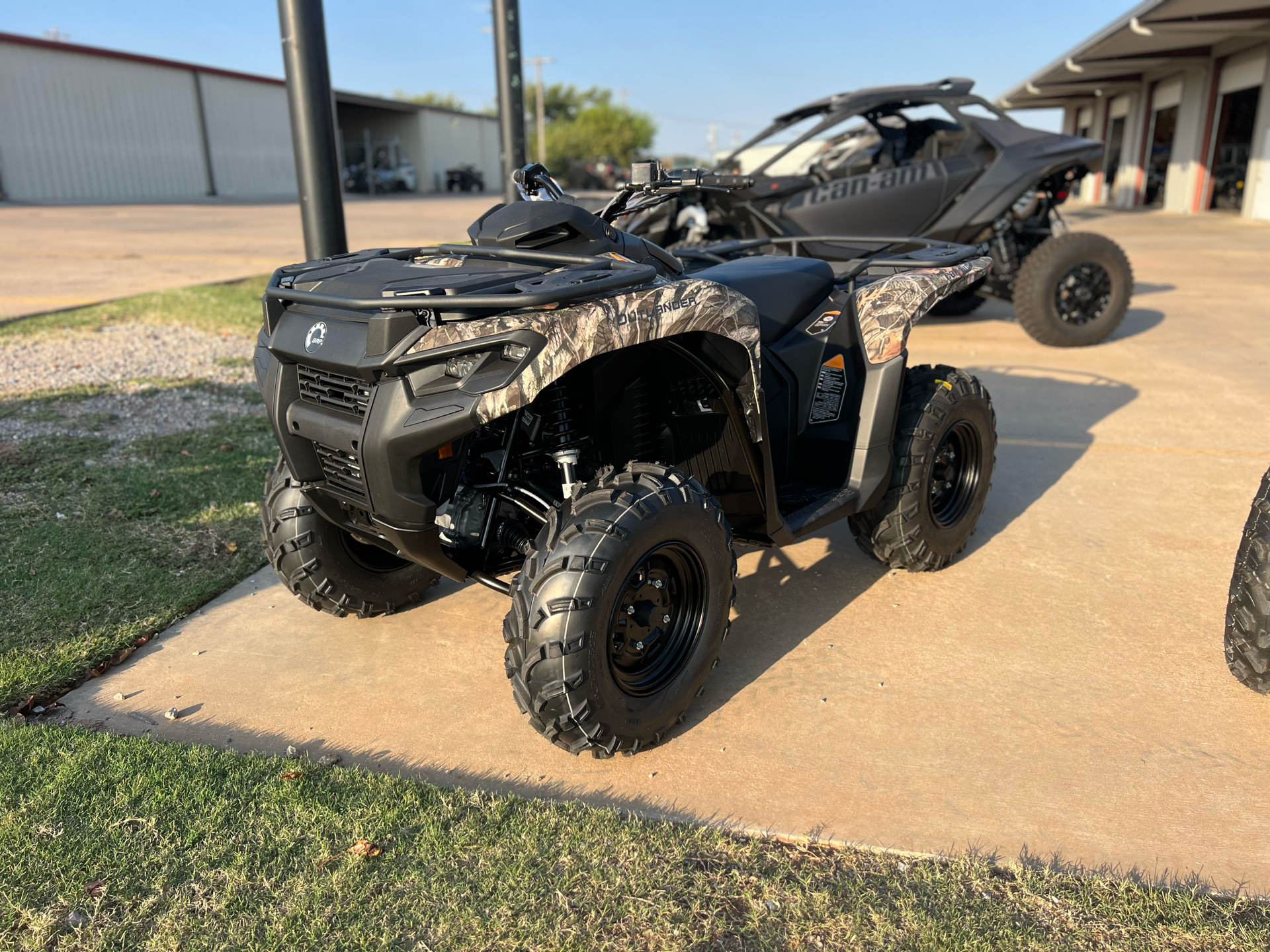 2025 Can-Am Outlander DPS 500 in Oklahoma City, Oklahoma - Photo 2