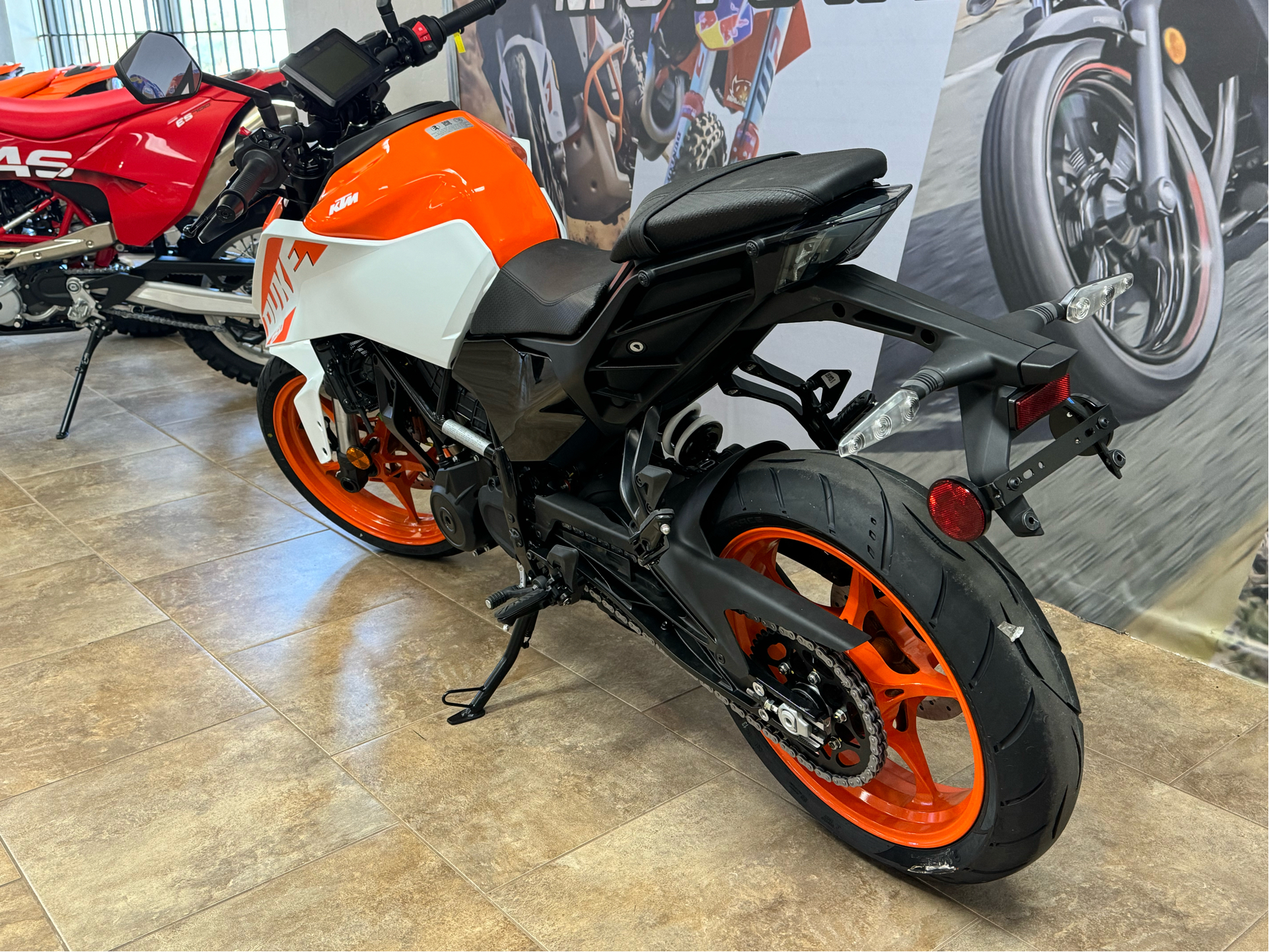 2024 KTM 250 Duke in Oklahoma City, Oklahoma - Photo 3