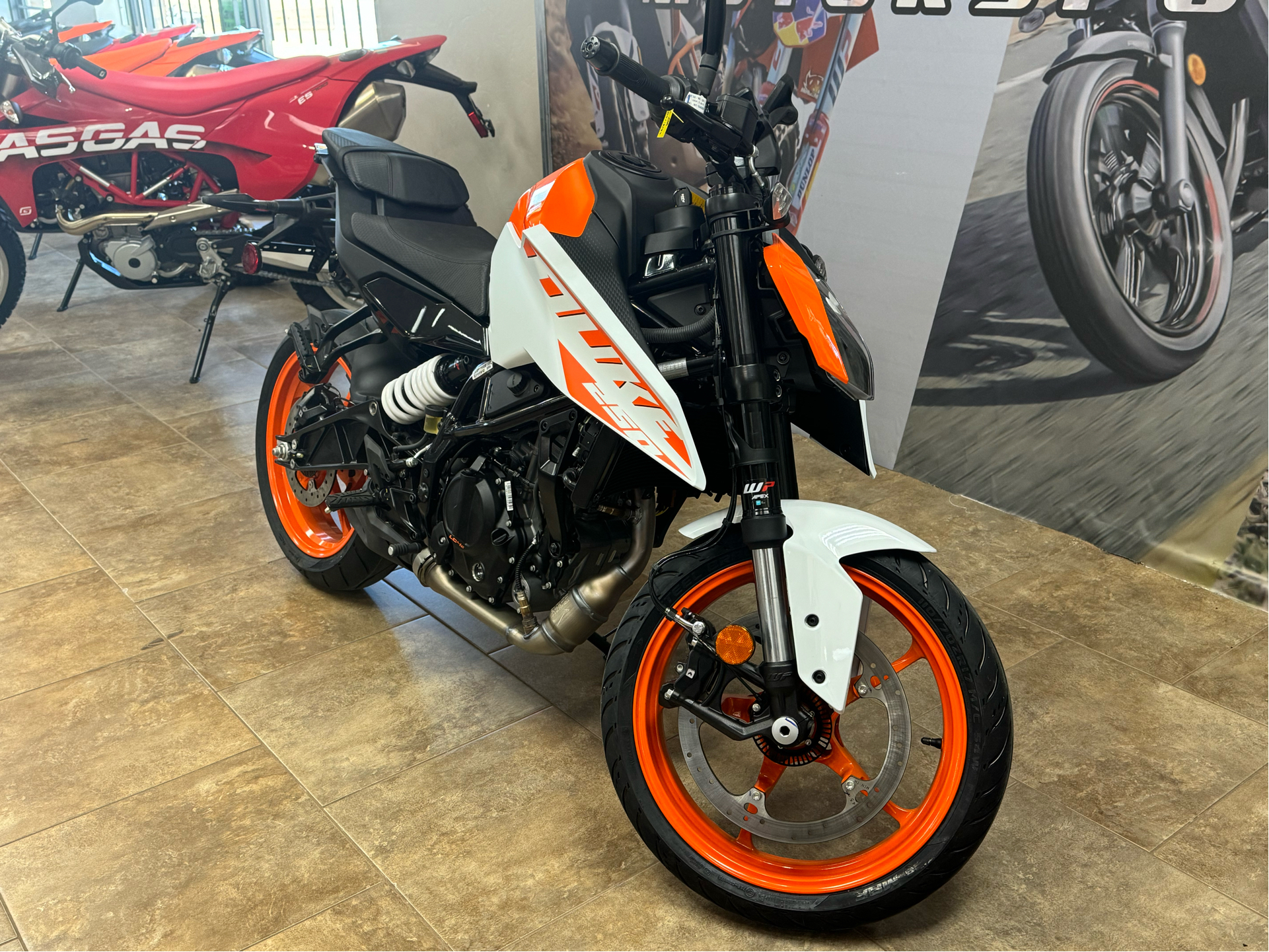 2024 KTM 250 Duke in Oklahoma City, Oklahoma - Photo 7