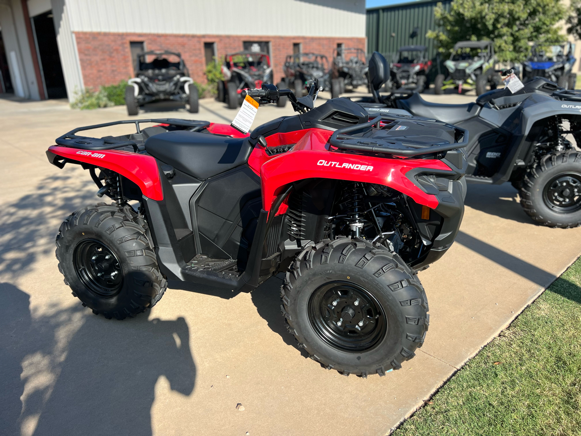 2025 Can-Am Outlander 500 in Oklahoma City, Oklahoma - Photo 5