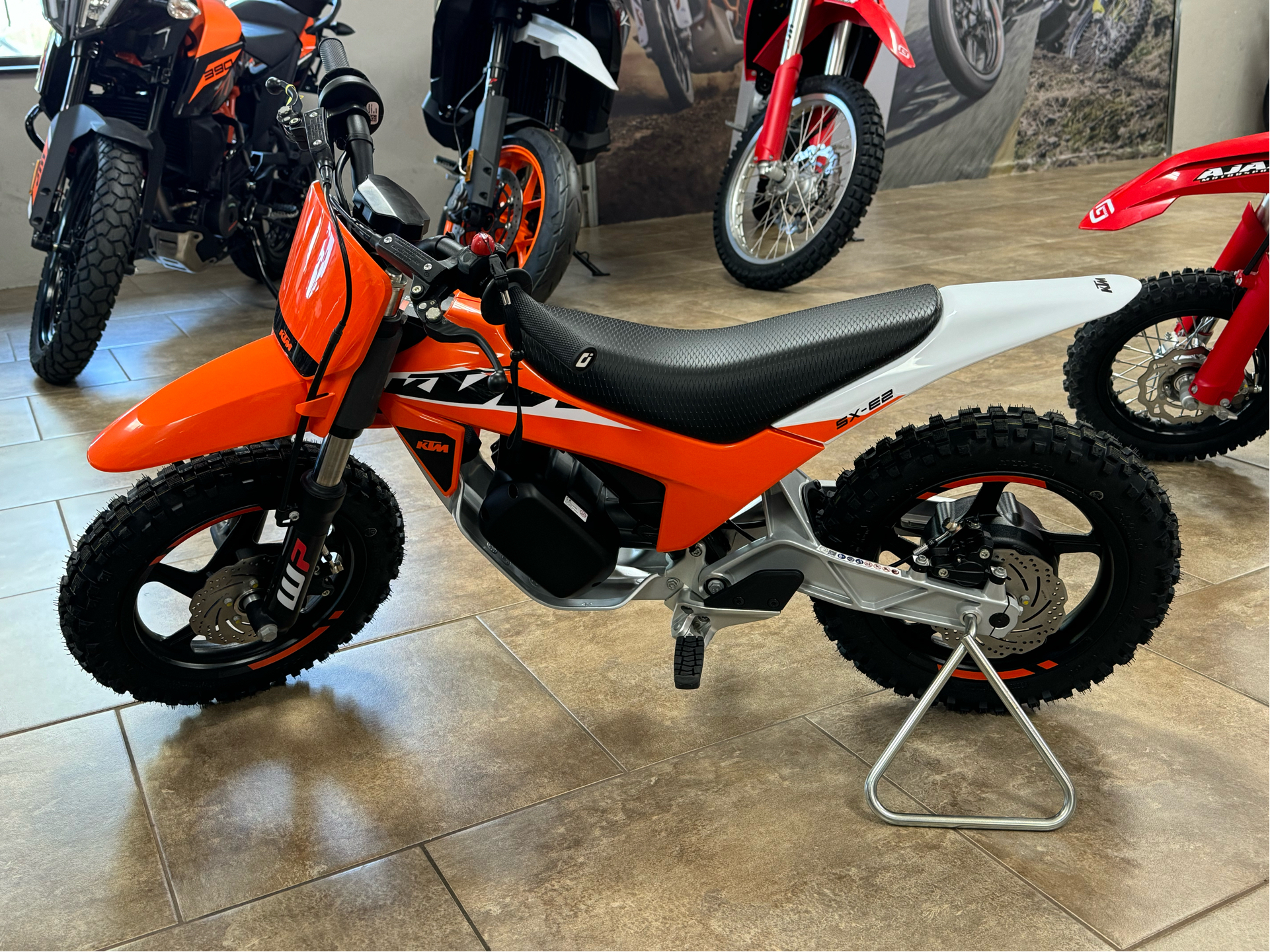 2025 KTM SX-E 2 in Oklahoma City, Oklahoma - Photo 2