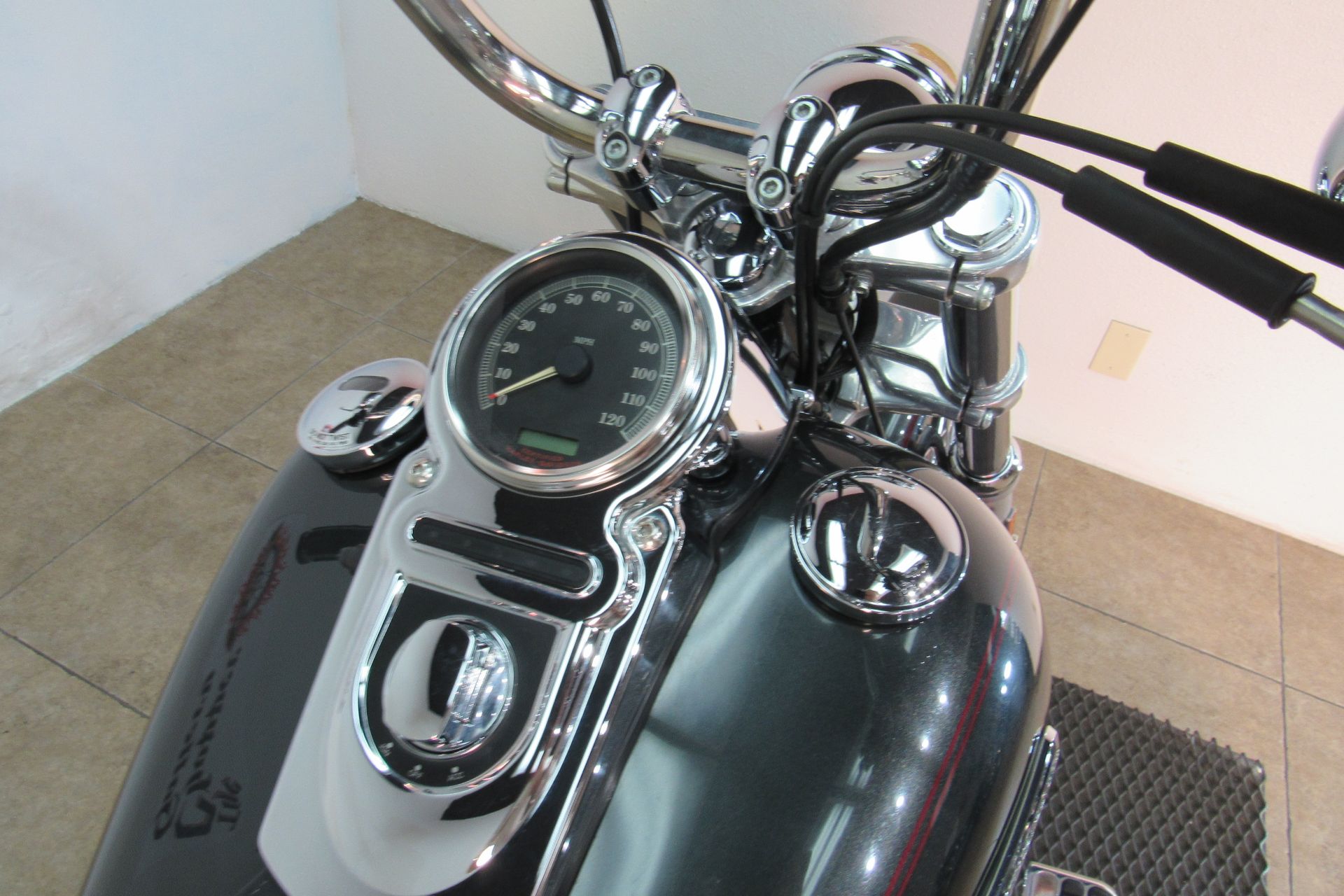 2006 Harley-Davidson Dyna™ Wide Glide® in Temecula, California - Photo 19
