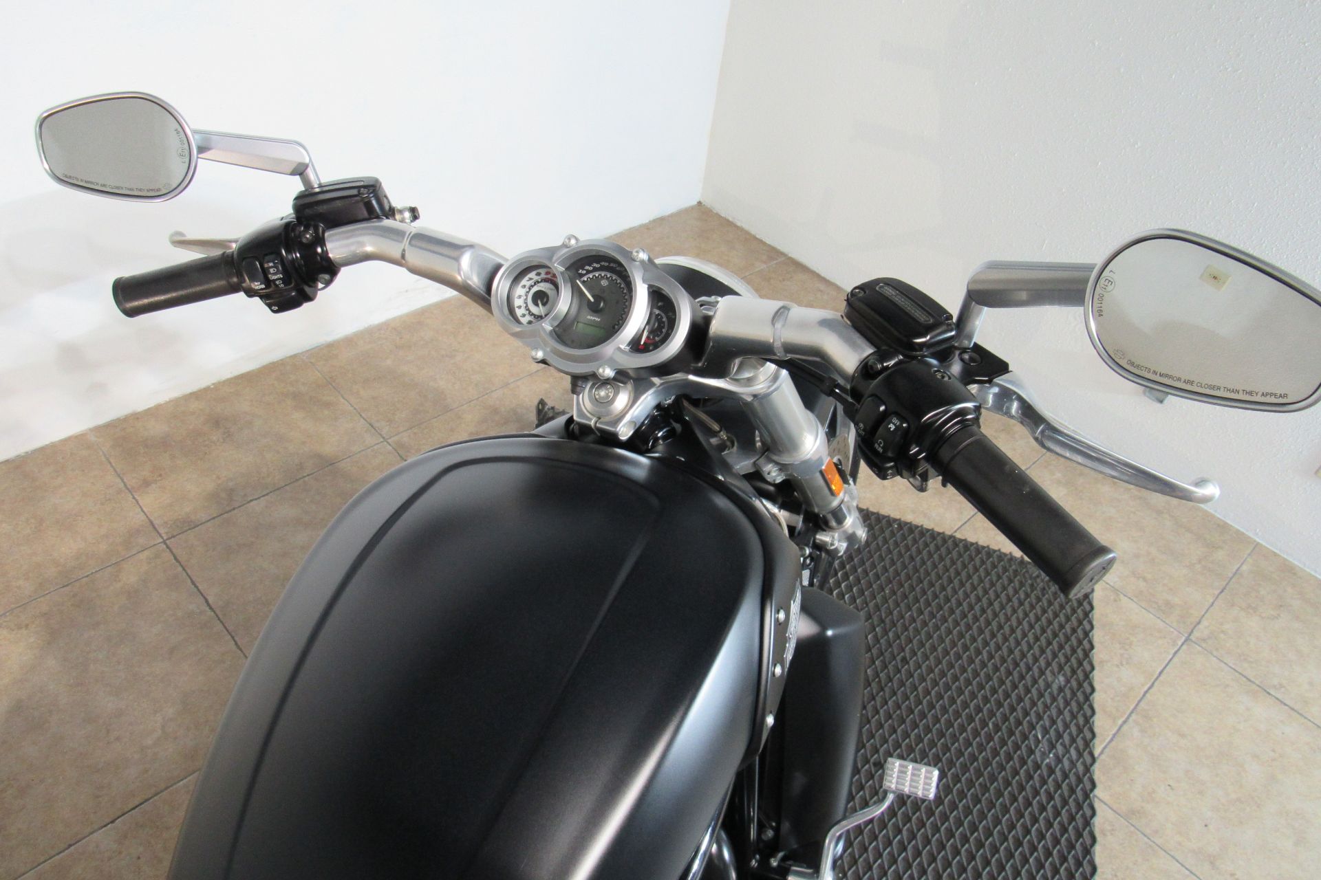 2010 Harley-Davidson V-Rod Muscle® in Temecula, California - Photo 20