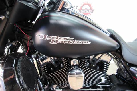 2016 Harley-Davidson Street Glide® Special in Temecula, California - Photo 25