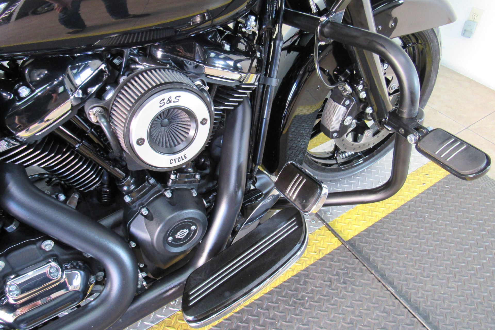 2021 Harley-Davidson Road Glide® in Temecula, California - Photo 17