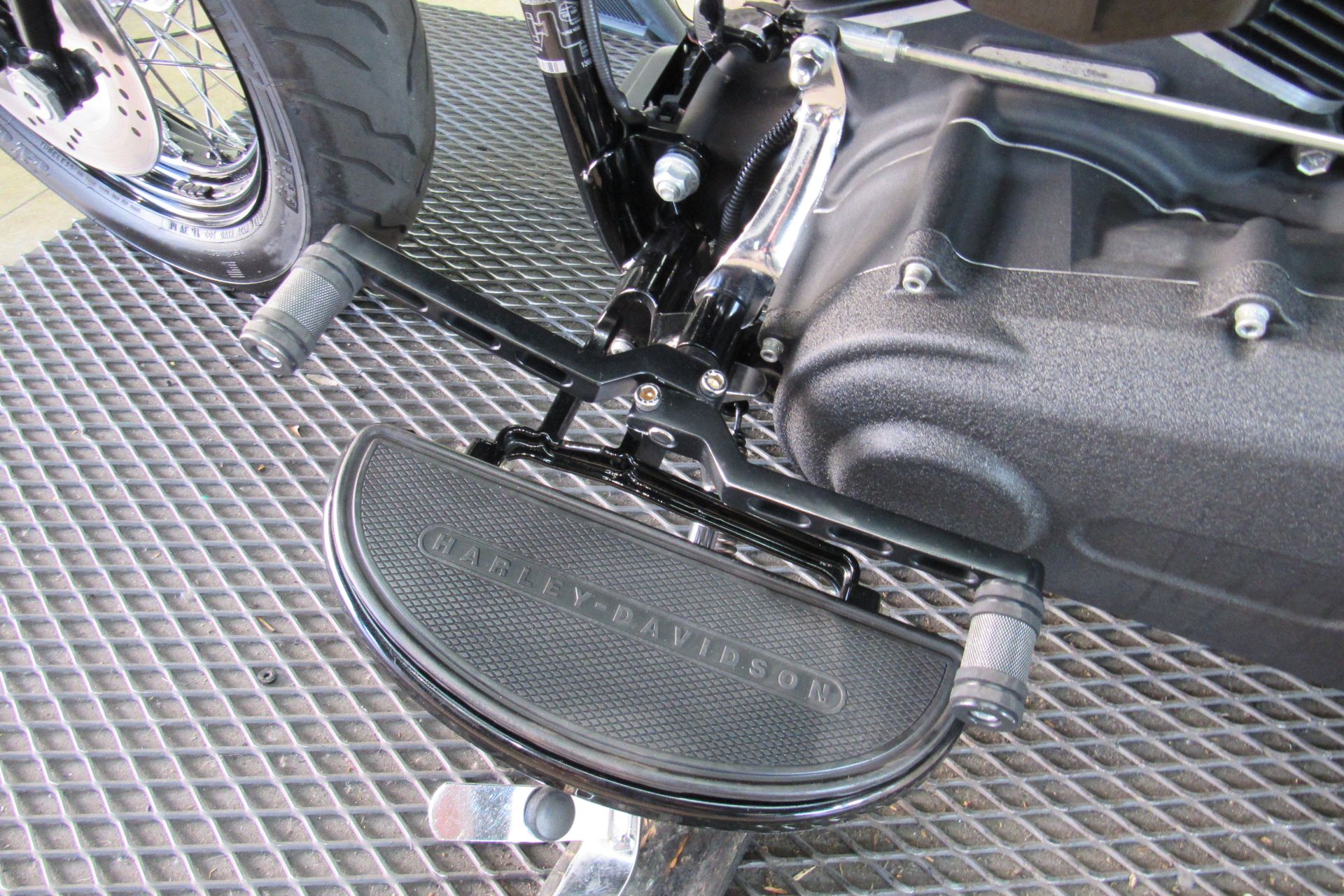 2009 Harley-Davidson Softail® Cross Bones™ in Temecula, California - Photo 29