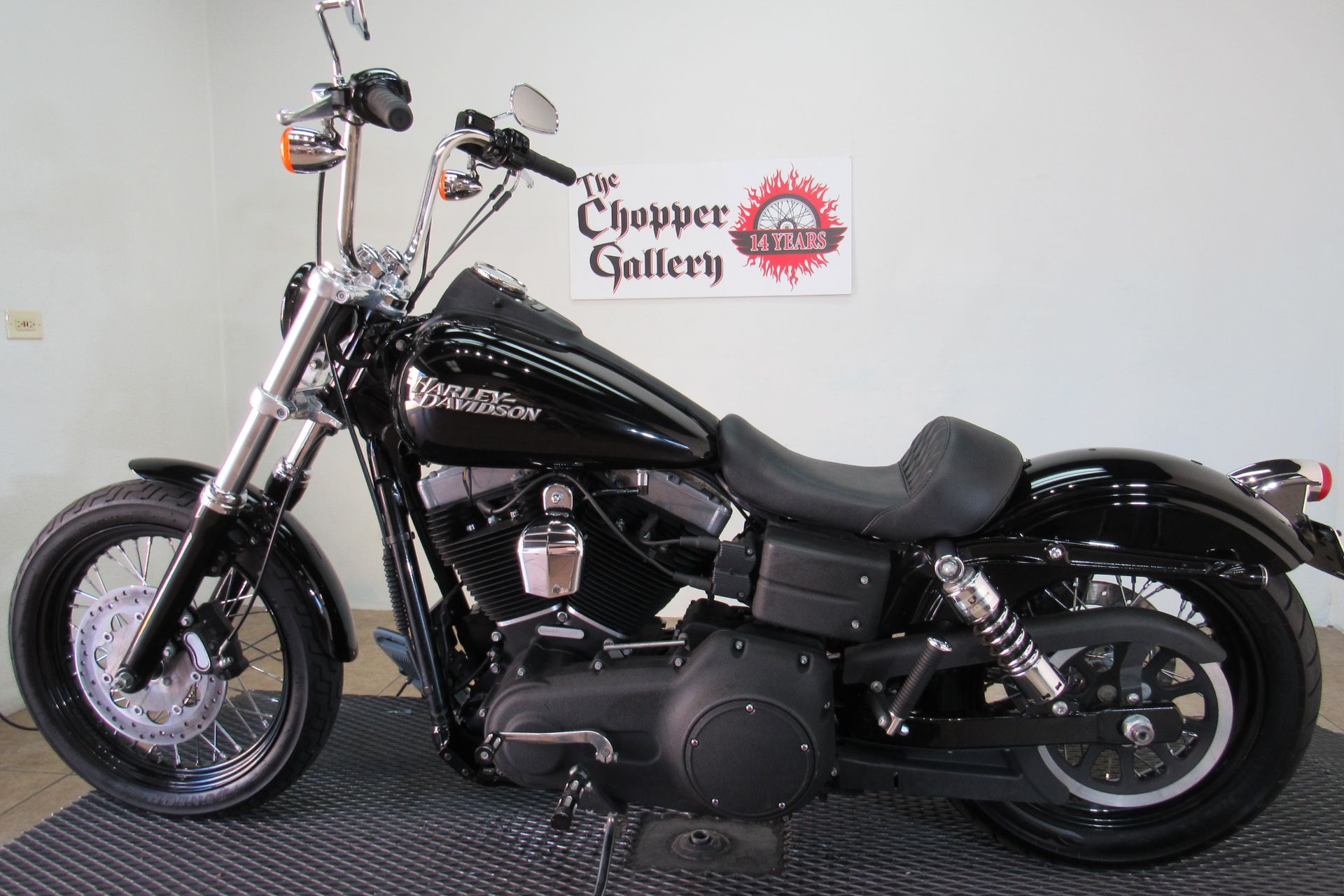 2011 Harley-Davidson Dyna® Street Bob® in Temecula, California - Photo 6