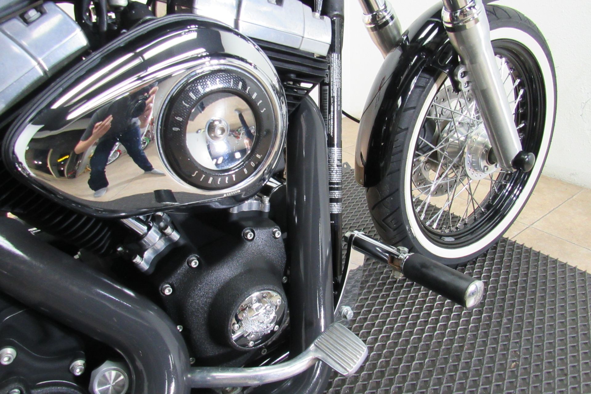 2011 Harley-Davidson Dyna® Street Bob® in Temecula, California - Photo 13
