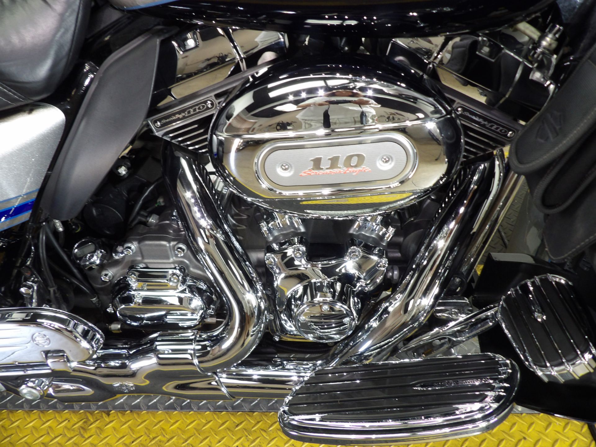 2009 Harley-Davidson CVO™ Ultra Classic® Electra Glide® in Temecula, California - Photo 5