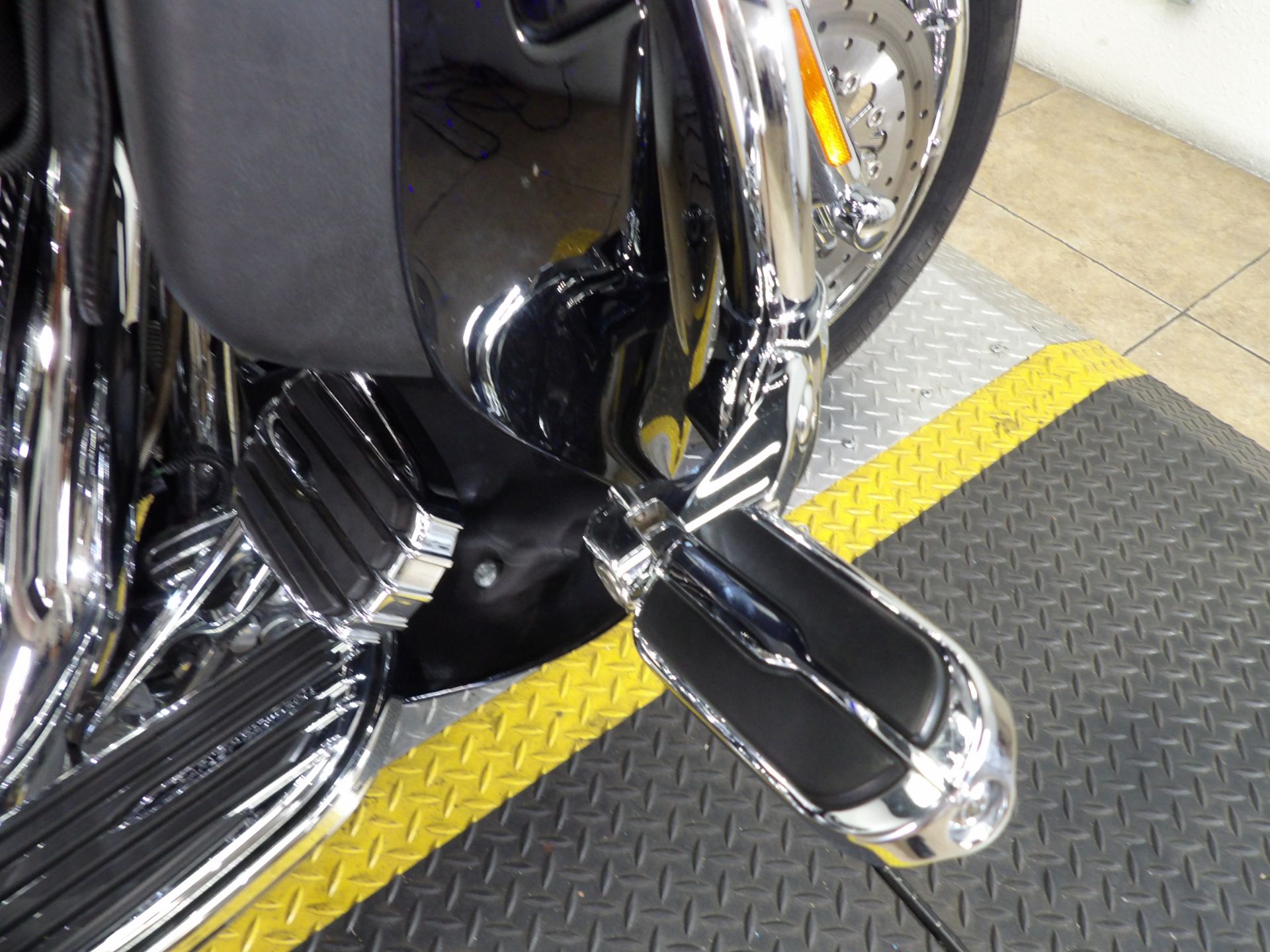 2009 Harley-Davidson CVO™ Ultra Classic® Electra Glide® in Temecula, California - Photo 9