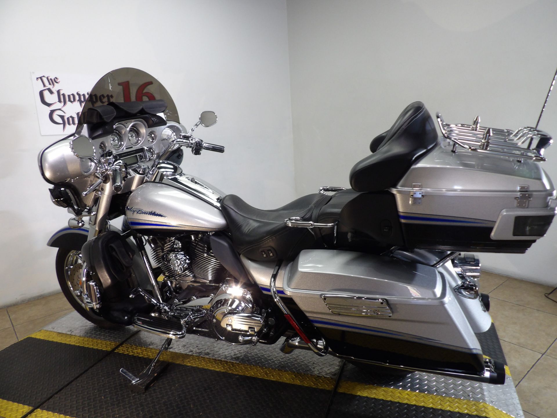 2009 Harley-Davidson CVO™ Ultra Classic® Electra Glide® in Temecula, California - Photo 43