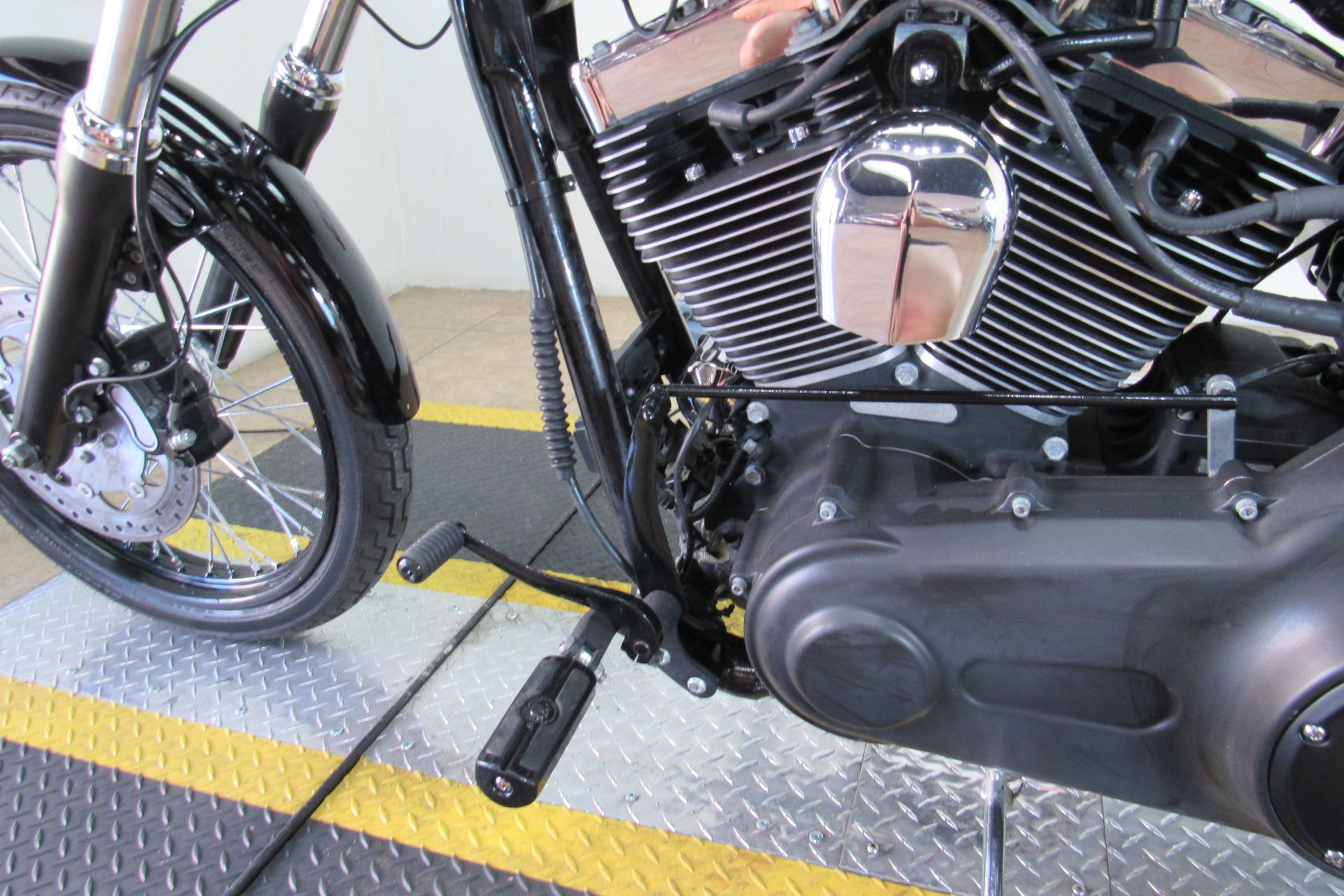 2014 Harley-Davidson Dyna® Wide Glide® in Temecula, California - Photo 15