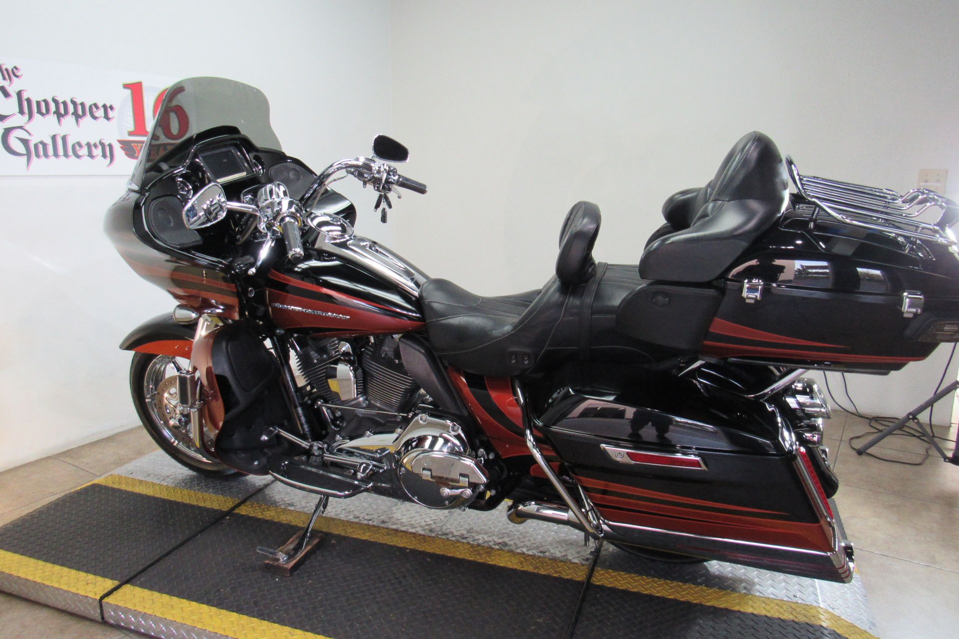 2015 Harley-Davidson CVO™ Road Glide® Ultra in Temecula, California - Photo 23