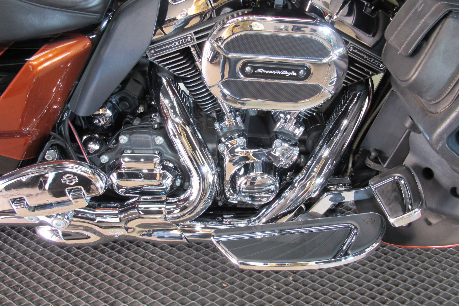 2015 Harley-Davidson CVO™ Road Glide® Ultra in Temecula, California - Photo 8