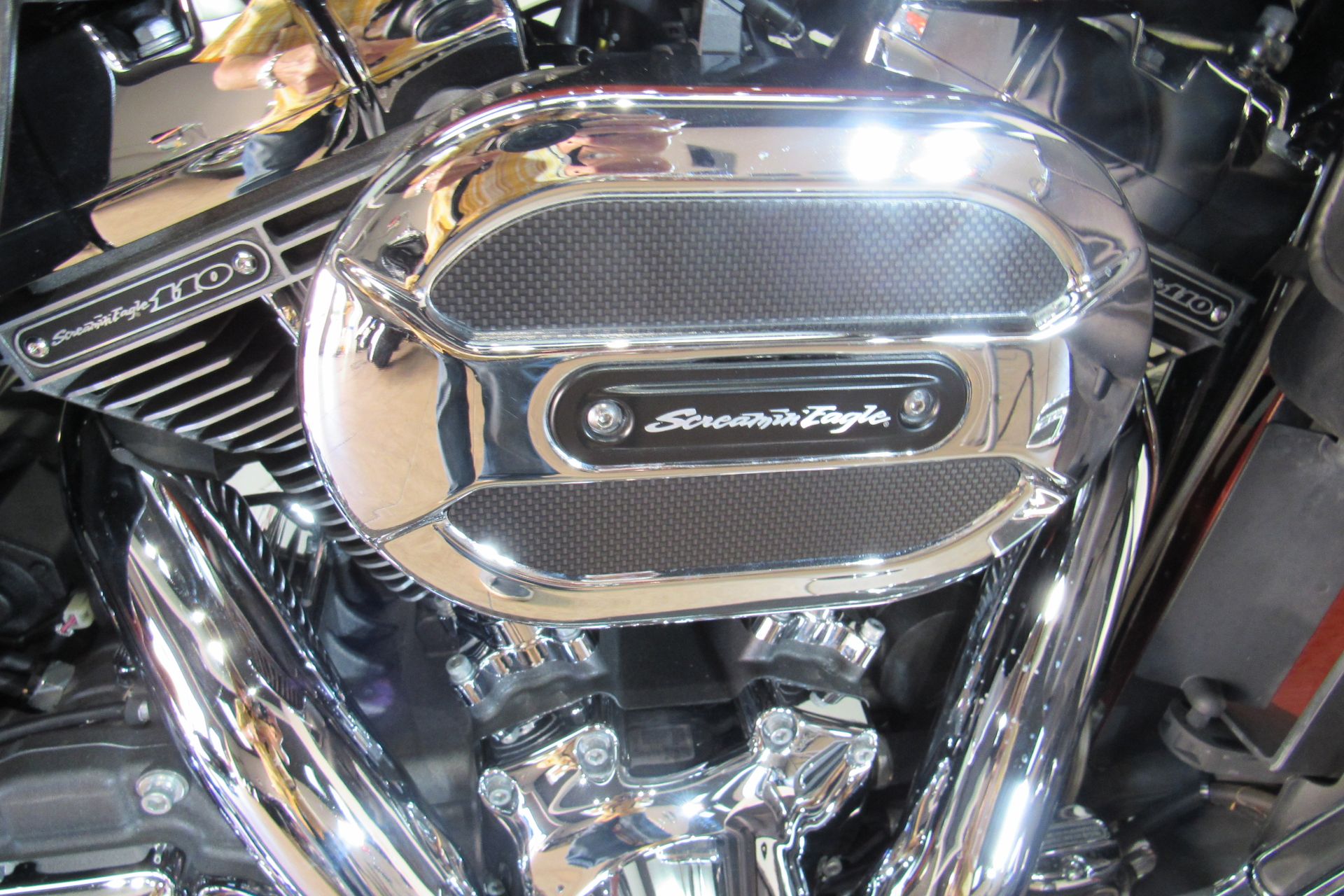 2015 Harley-Davidson CVO™ Road Glide® Ultra in Temecula, California - Photo 10