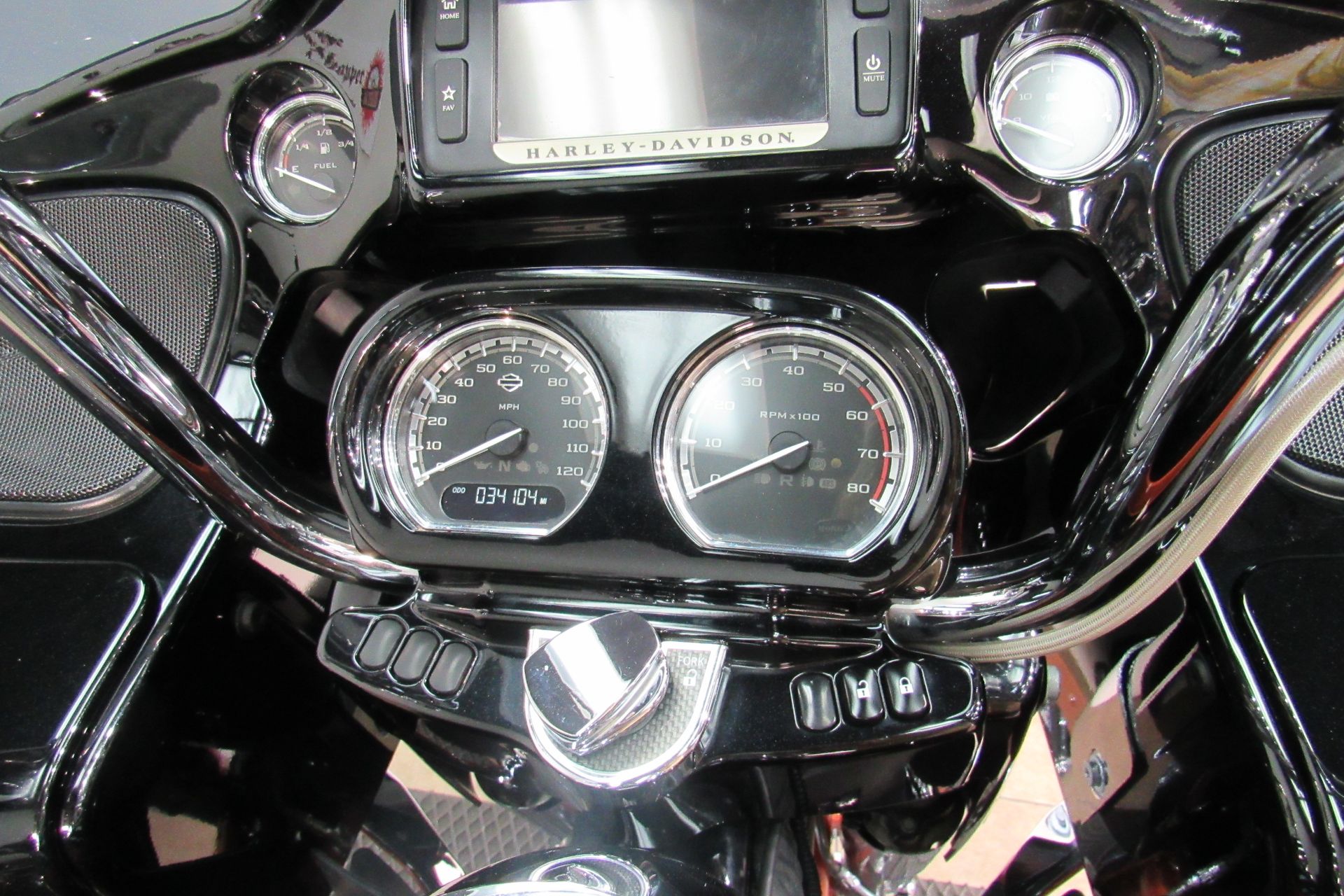 2015 Harley-Davidson CVO™ Road Glide® Ultra in Temecula, California - Photo 22