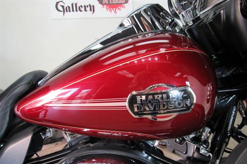 2010 Harley-Davidson Ultra Classic® Electra Glide® in Temecula, California - Photo 7