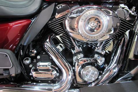2010 Harley-Davidson Ultra Classic® Electra Glide® in Temecula, California - Photo 11