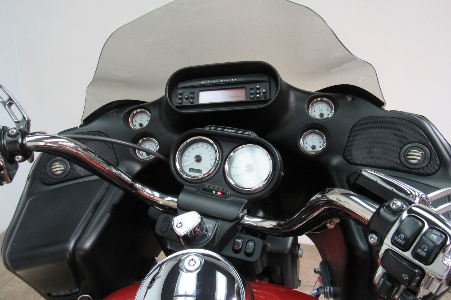 2011 Harley-Davidson Road Glide® Custom in Temecula, California - Photo 29