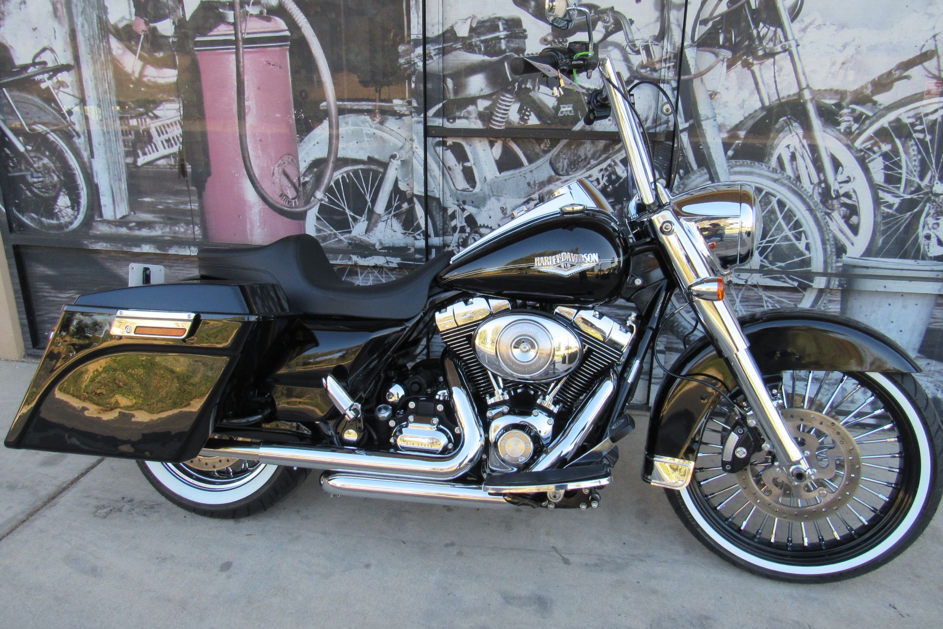 2009 Harley-Davidson Road King® Classic in Temecula, California - Photo 3