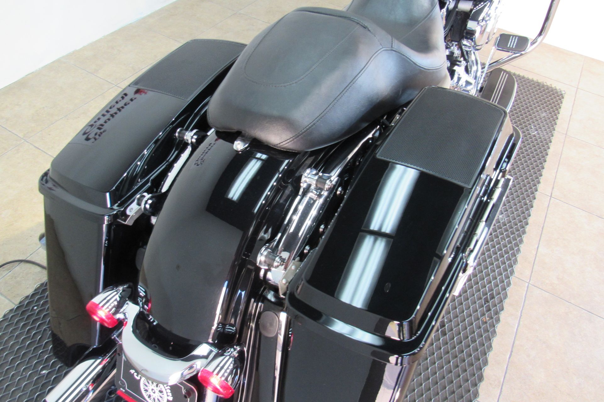 2013 Harley-Davidson Road Glide® Custom in Temecula, California - Photo 27