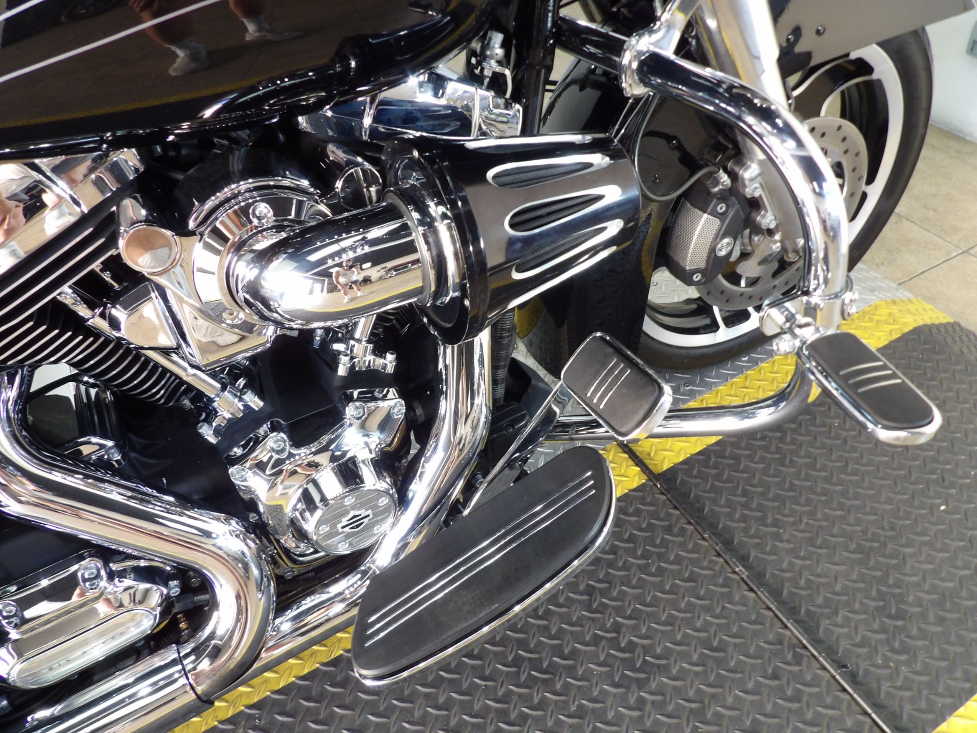 2013 Harley-Davidson Road Glide® Custom in Temecula, California - Photo 17
