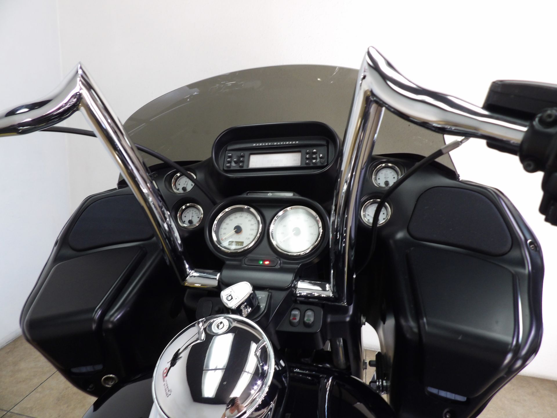 2013 Harley-Davidson Road Glide® Custom in Temecula, California - Photo 27