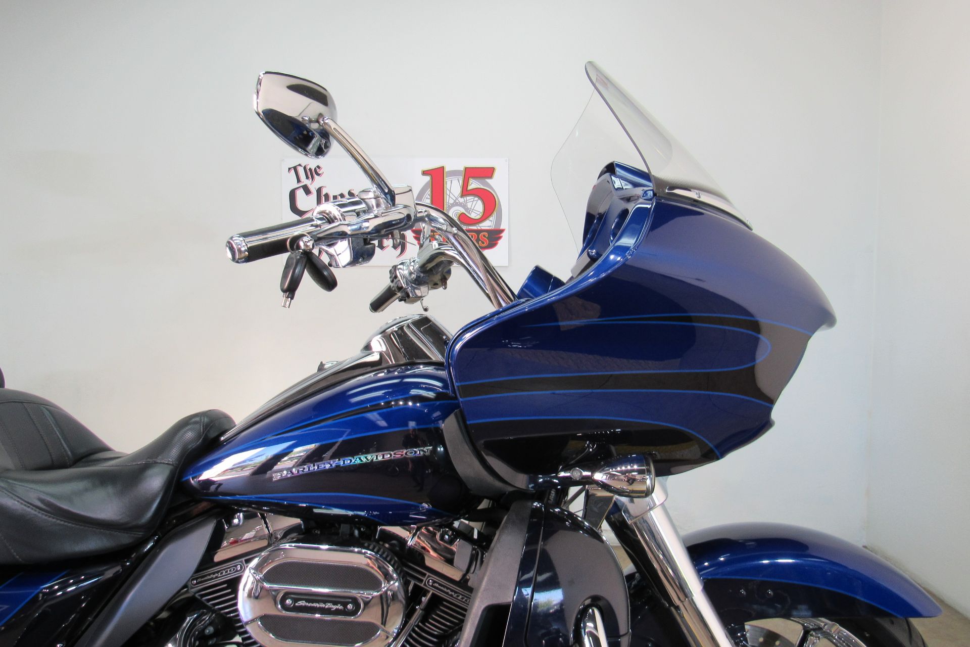 2015 Harley-Davidson CVO™ Road Glide® Ultra in Temecula, California - Photo 9