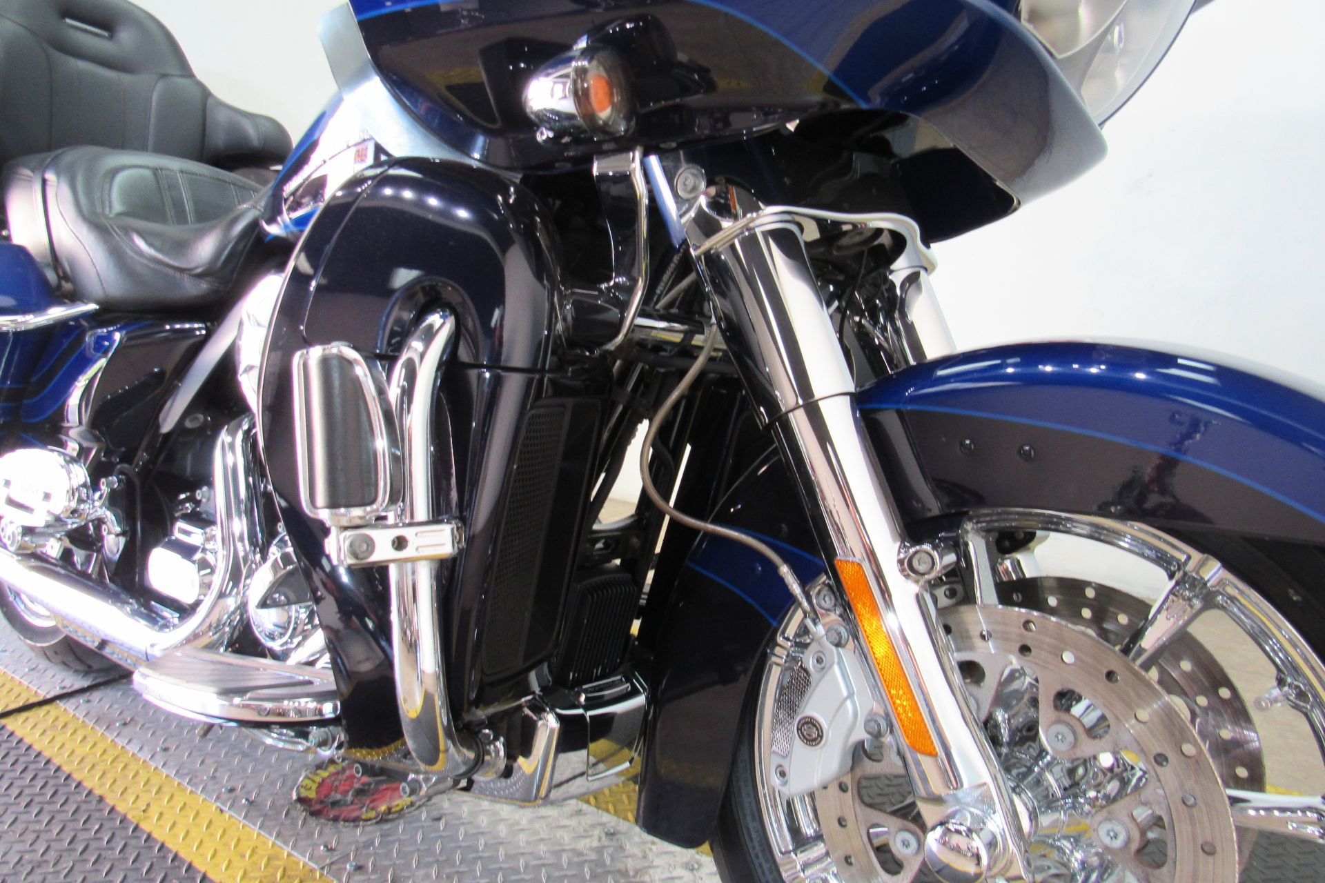 2015 Harley-Davidson CVO™ Road Glide® Ultra in Temecula, California - Photo 16