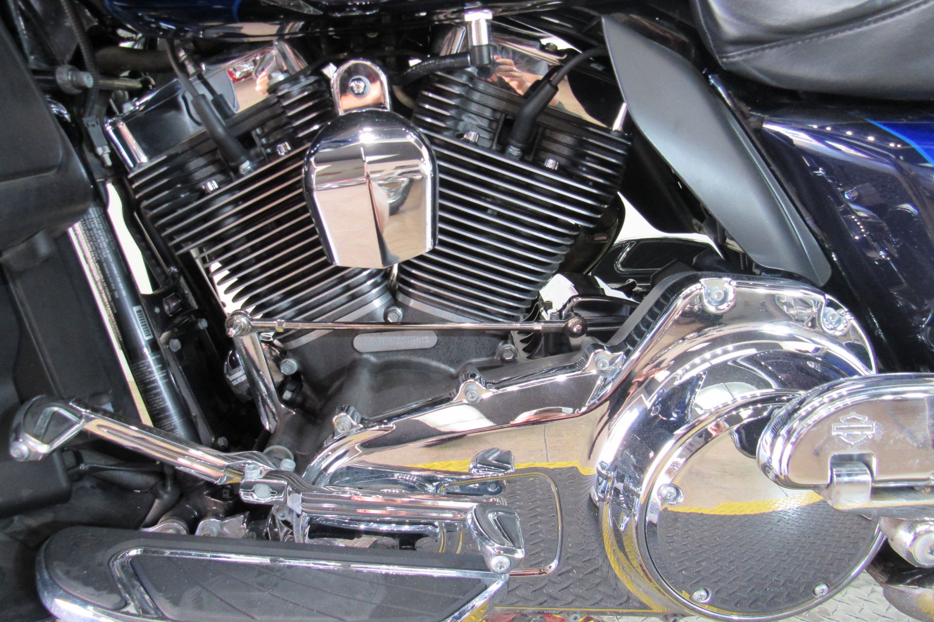 2015 Harley-Davidson CVO™ Road Glide® Ultra in Temecula, California - Photo 12