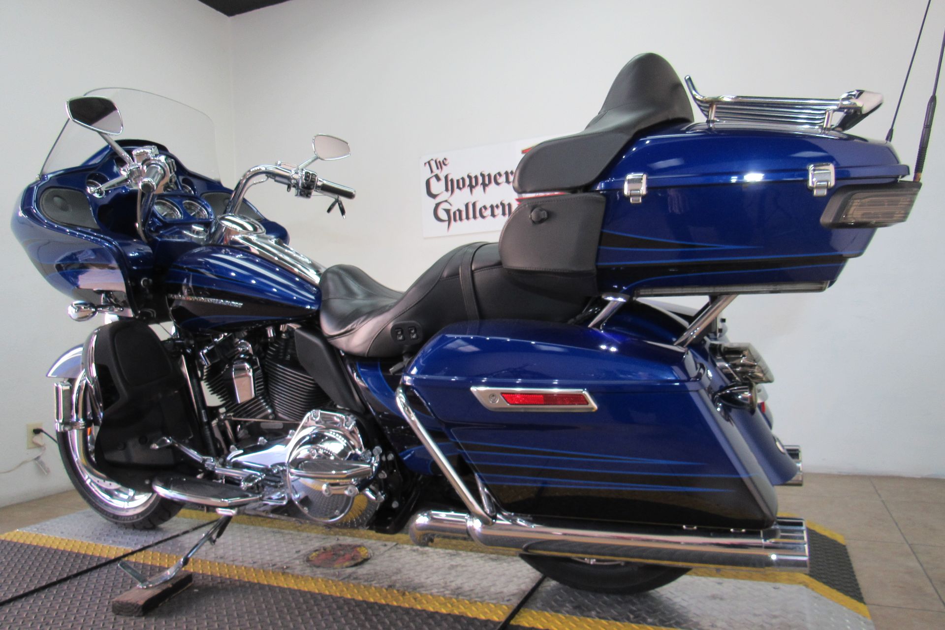 2015 Harley-Davidson CVO™ Road Glide® Ultra in Temecula, California - Photo 37