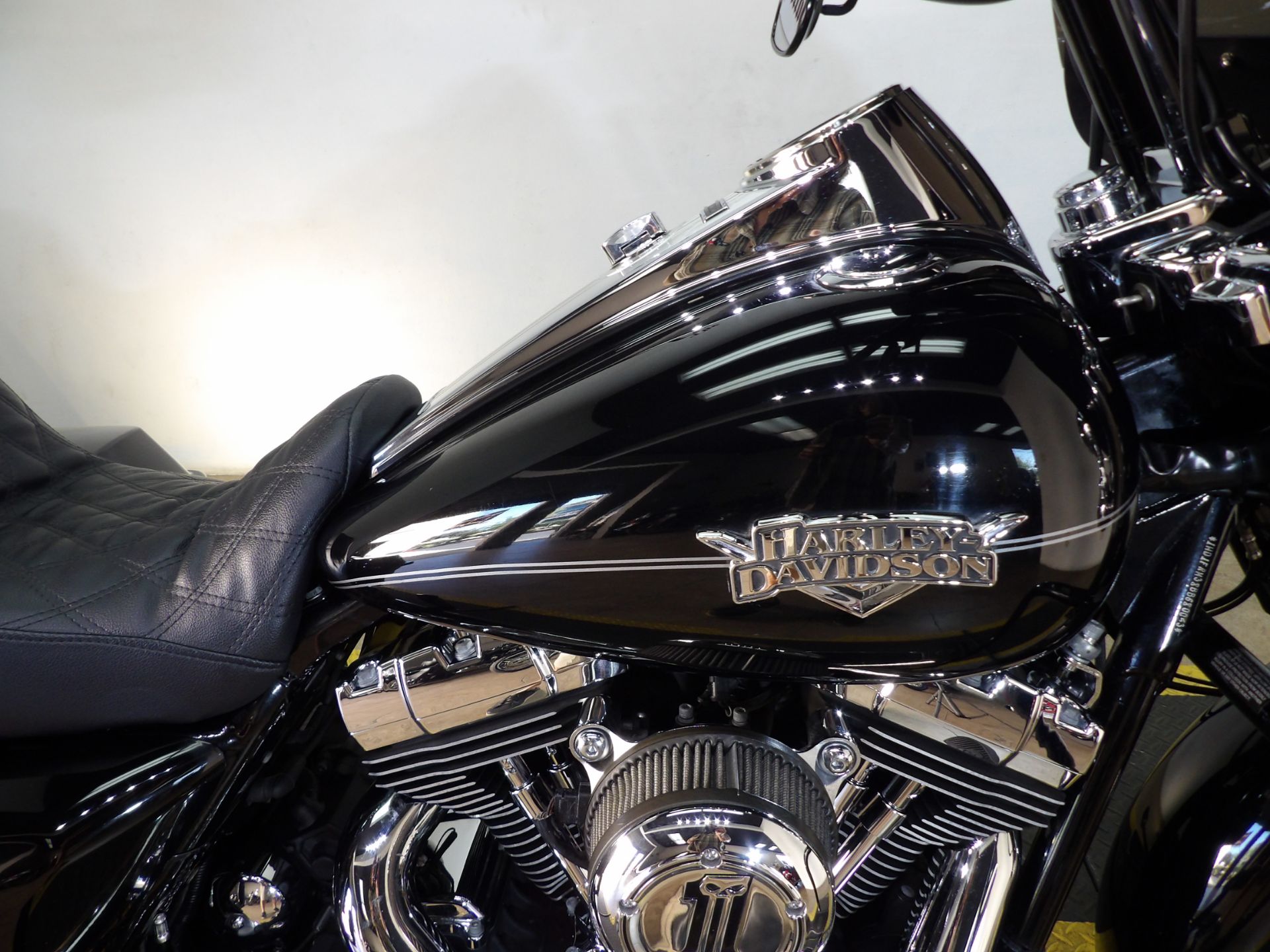 2011 Harley-Davidson Road King® Classic in Temecula, California - Photo 9