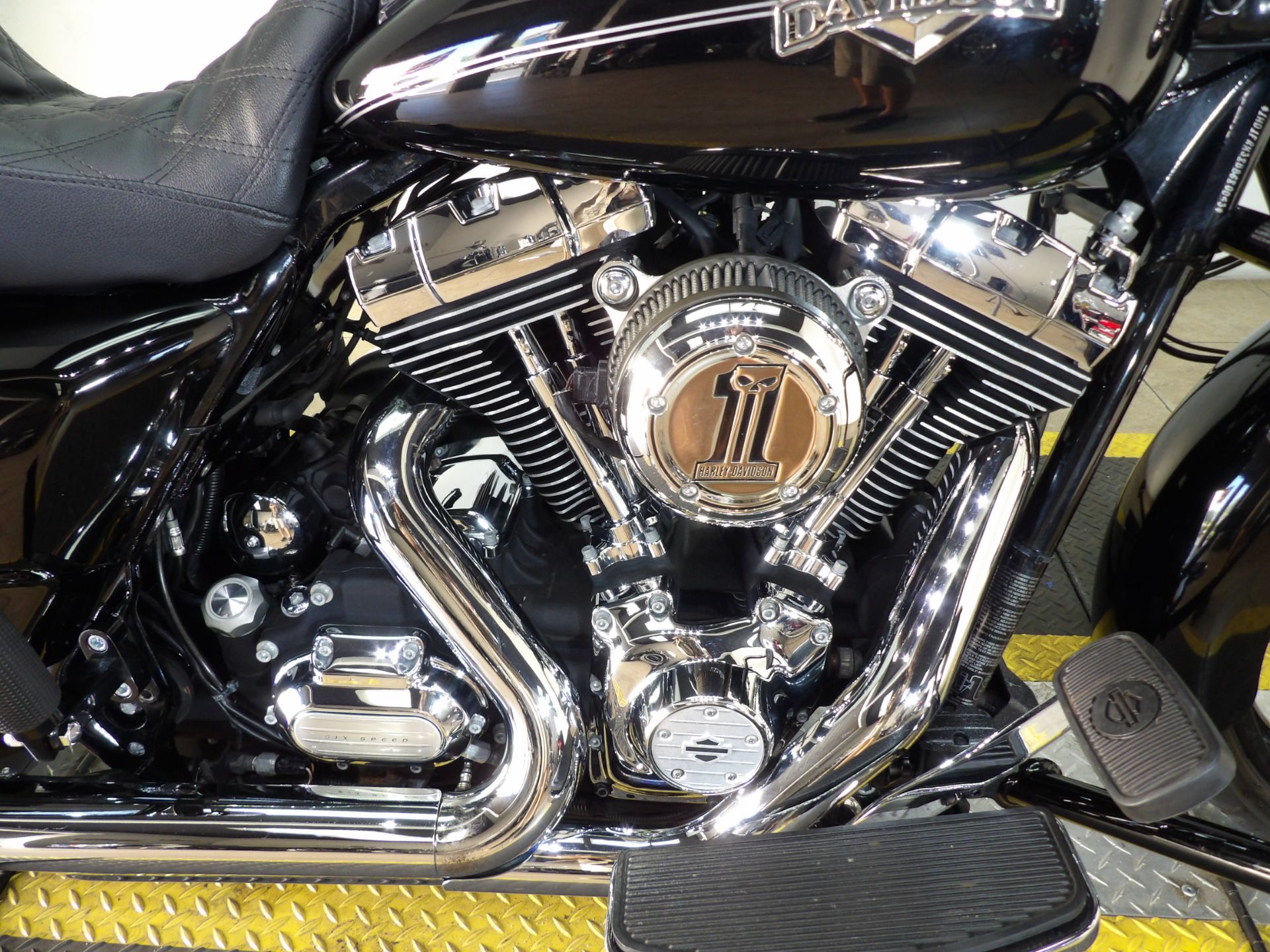 2011 Harley-Davidson Road King® Classic in Temecula, California - Photo 5