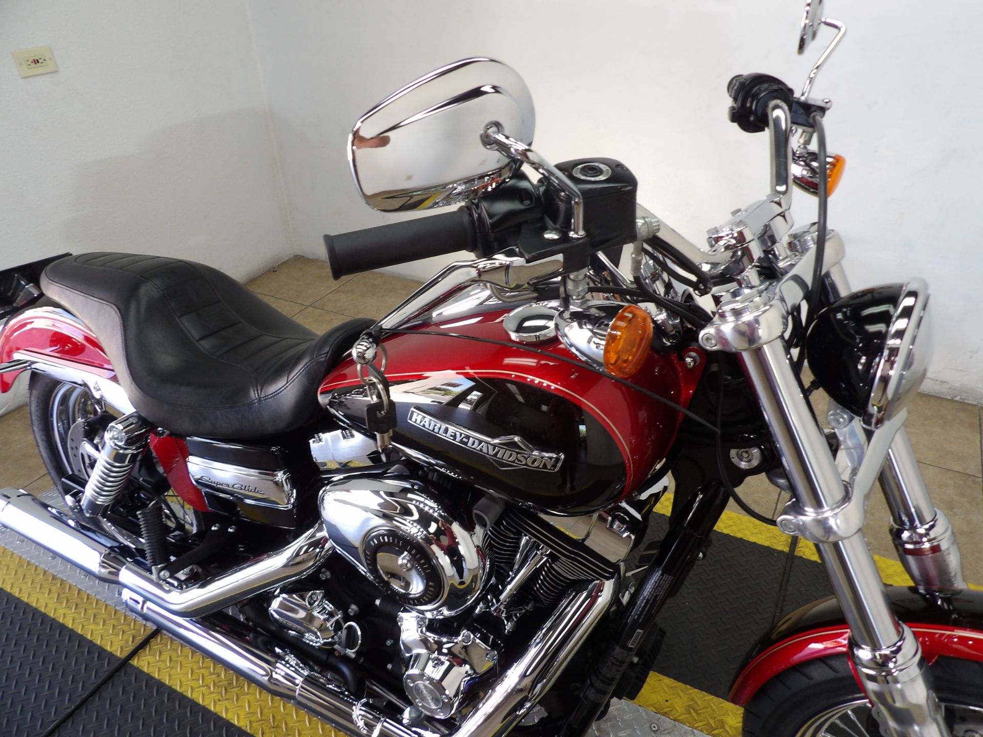 2013 Harley-Davidson Dyna® Super Glide® Custom in Temecula, California - Photo 23