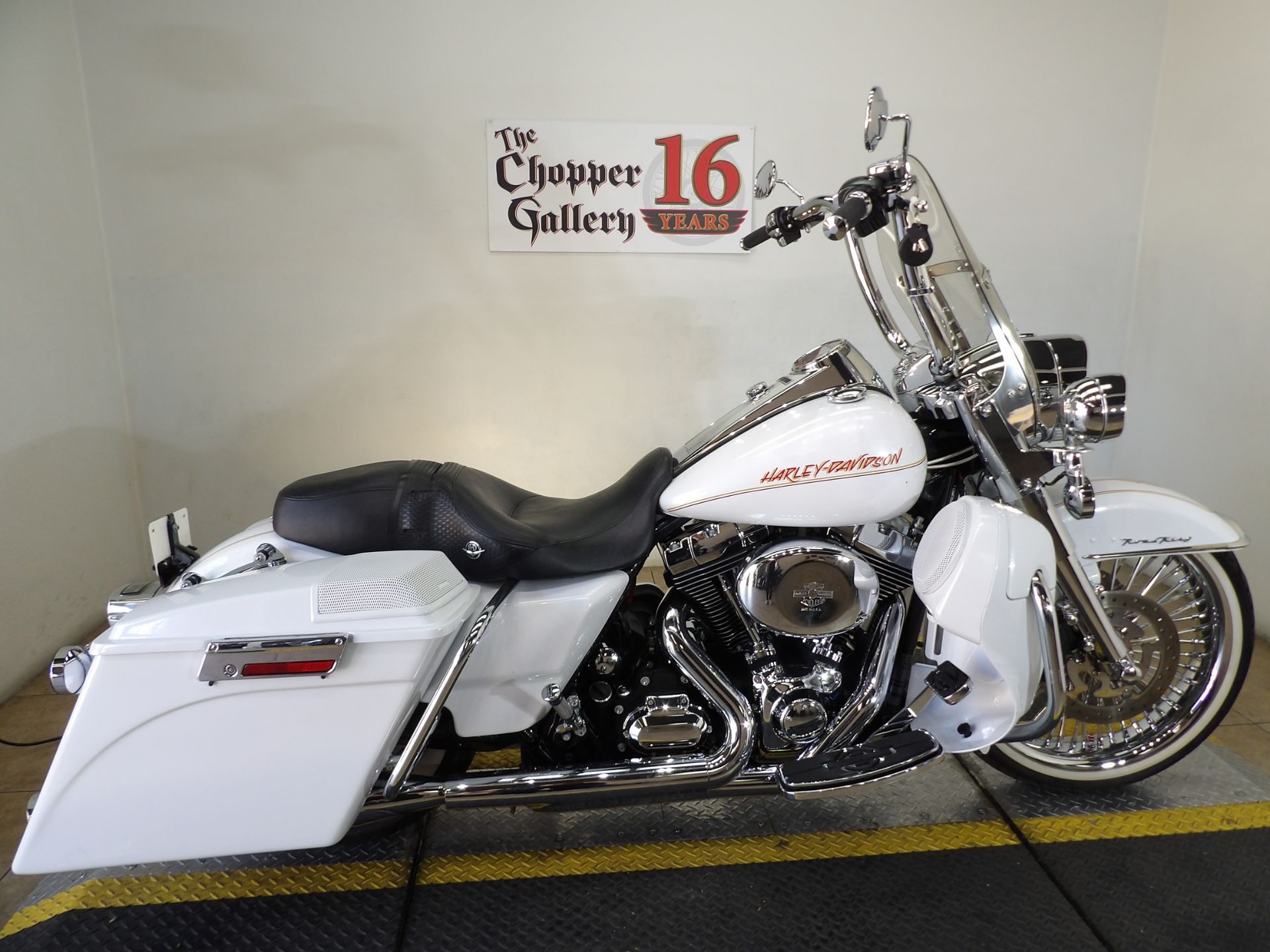 2012 Harley-Davidson Road King® Classic in Temecula, California - Photo 9