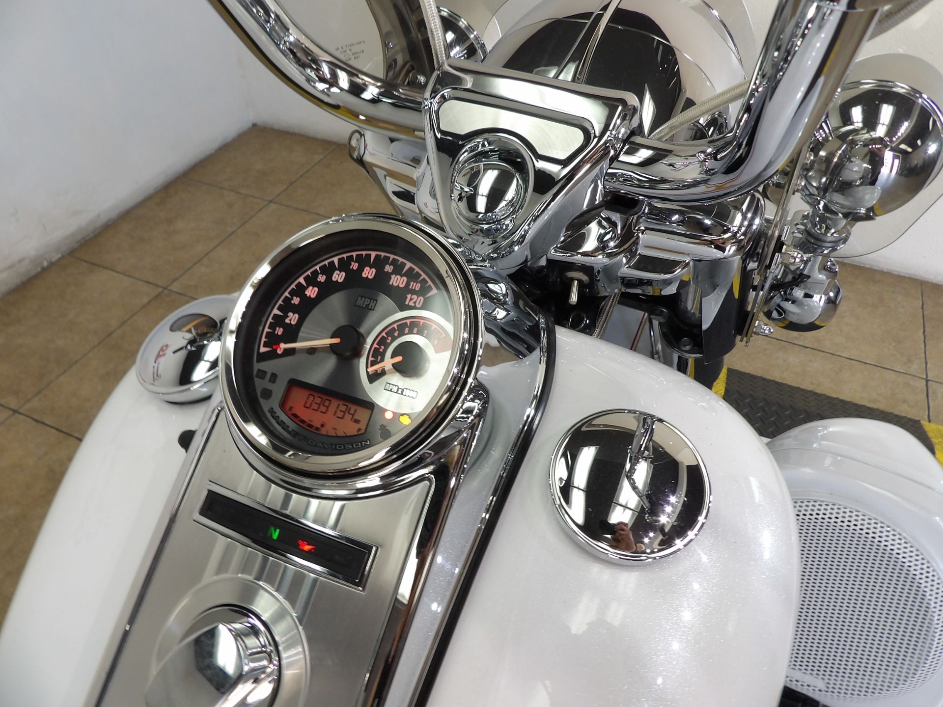 2012 Harley-Davidson Road King® Classic in Temecula, California - Photo 26