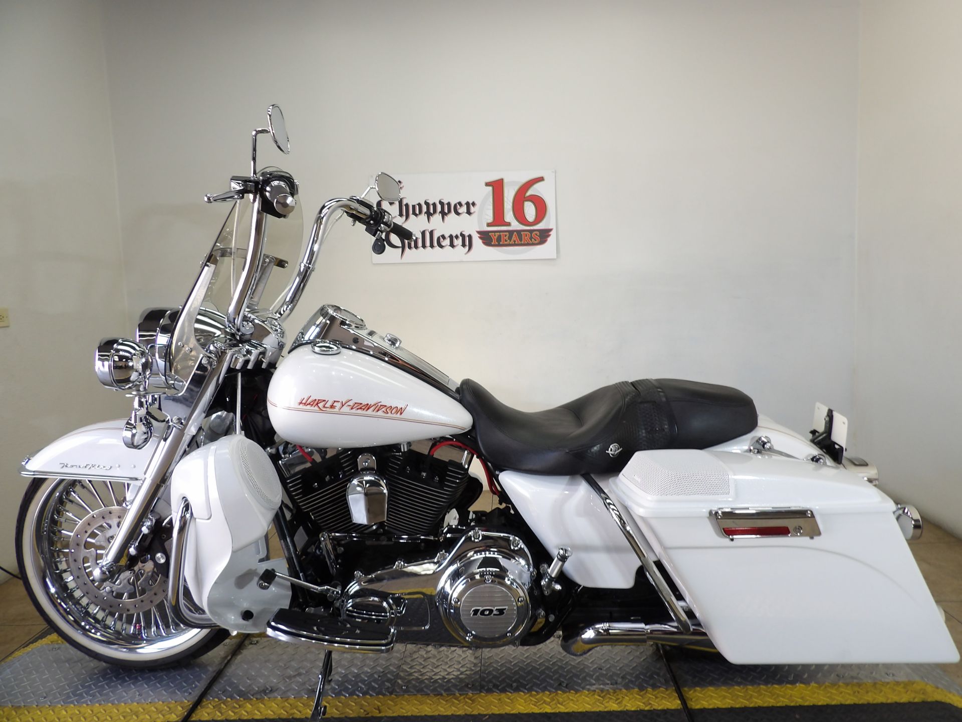 2012 Harley-Davidson Road King® Classic in Temecula, California - Photo 2