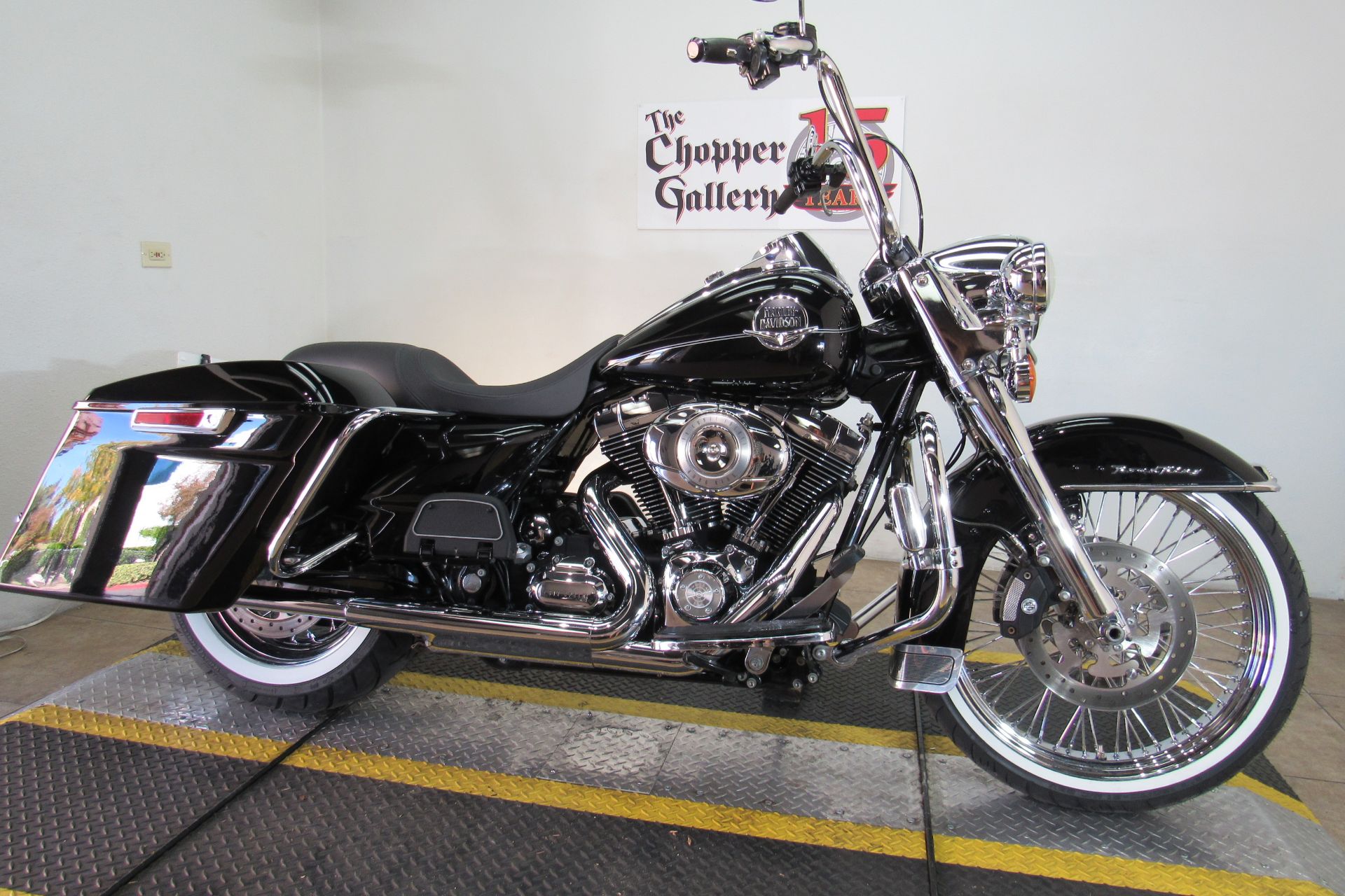 2010 Harley-Davidson Road King® Classic in Temecula, California - Photo 4