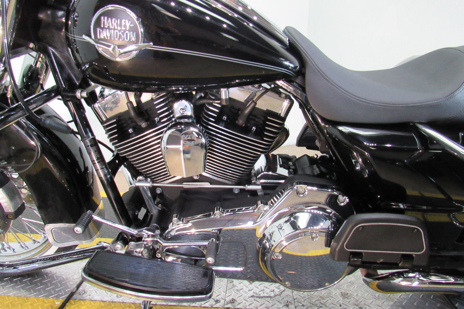 2010 Harley-Davidson Road King® Classic in Temecula, California - Photo 21