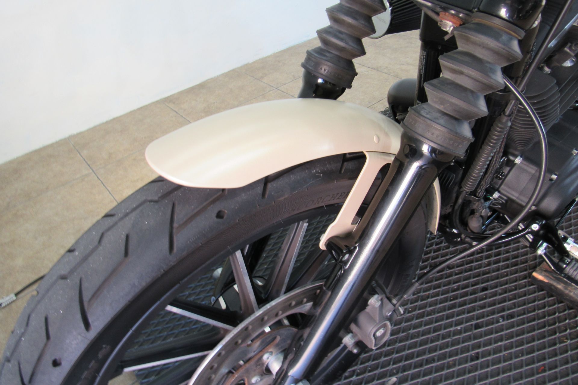 2015 Harley-Davidson Iron 883™ in Temecula, California - Photo 20