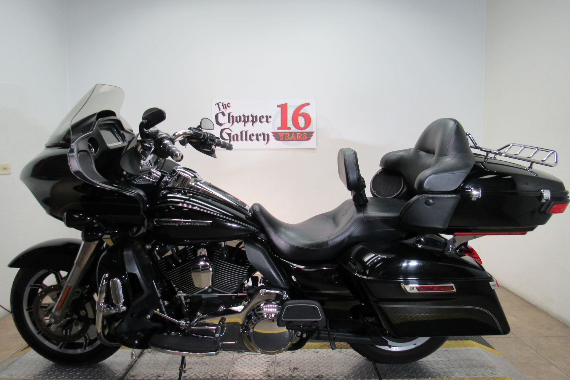 2016 Harley-Davidson Road Glide® Ultra in Temecula, California - Photo 2