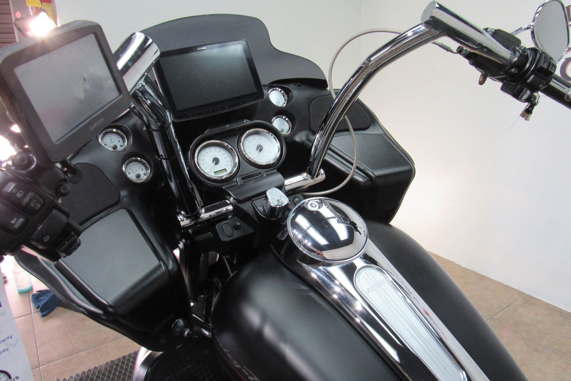 2013 Harley-Davidson Road Glide® Custom in Temecula, California - Photo 26